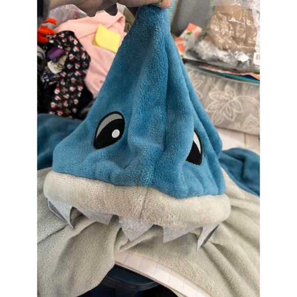 BIOWORLD Shark Oversized Hoodie NEW Fleece Soft Pockets One Size Fits Most - Picture 7 of 8